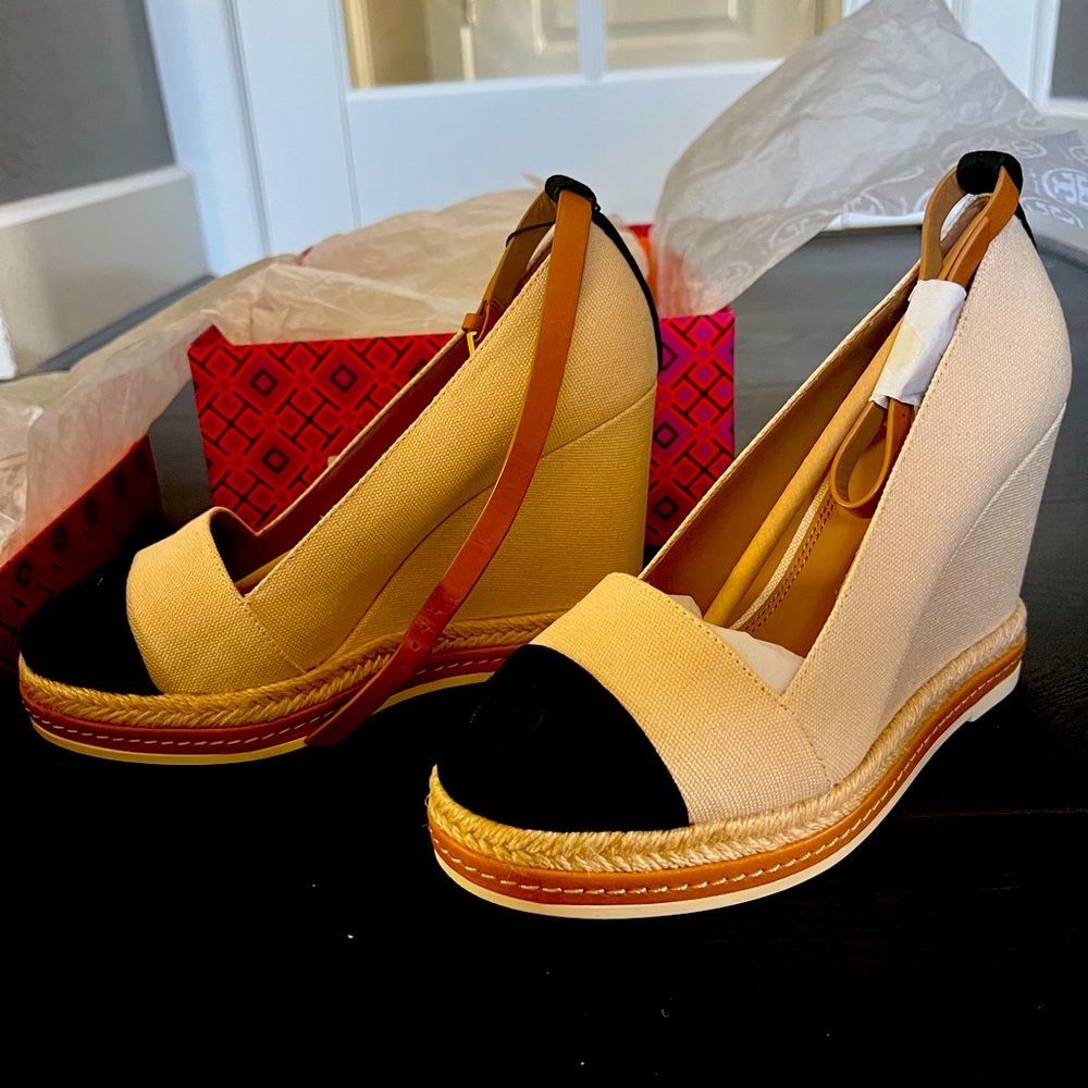 Tory Burch wedges with leather detail!